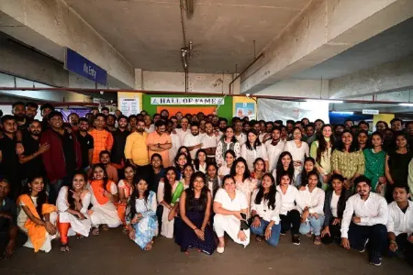 The whole Everest Fleet team together at the office